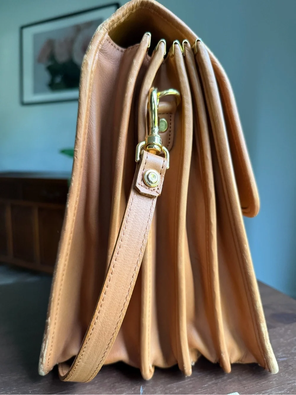 Classic Tan Leather Briefcase with Adjustable Shoulder Strap